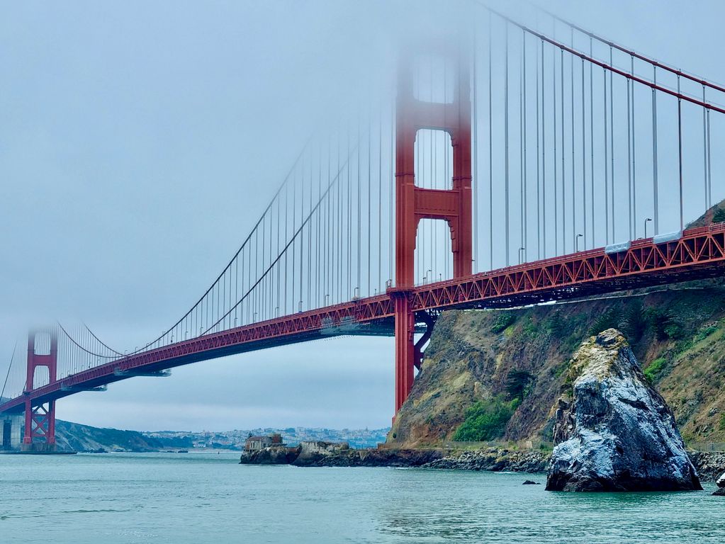 Golden Gate Bridge in de mist